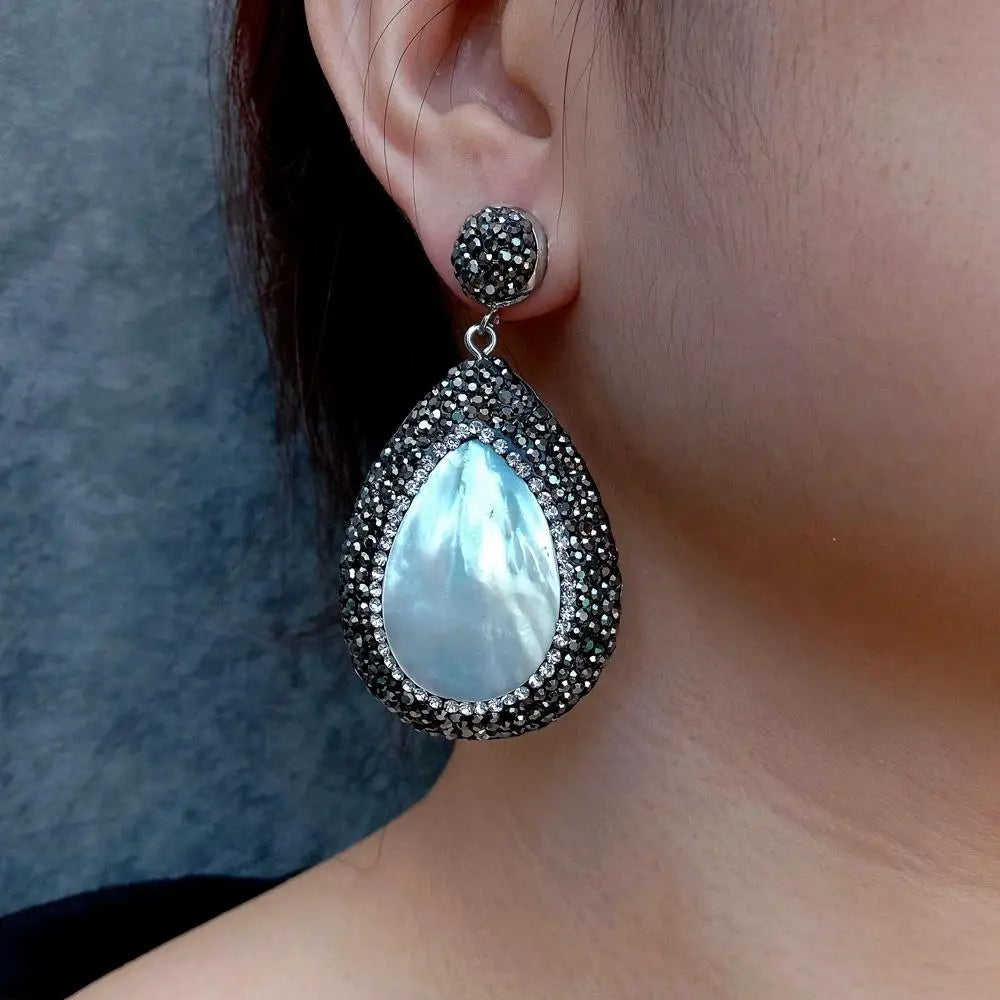 Seashell teardrop earrings