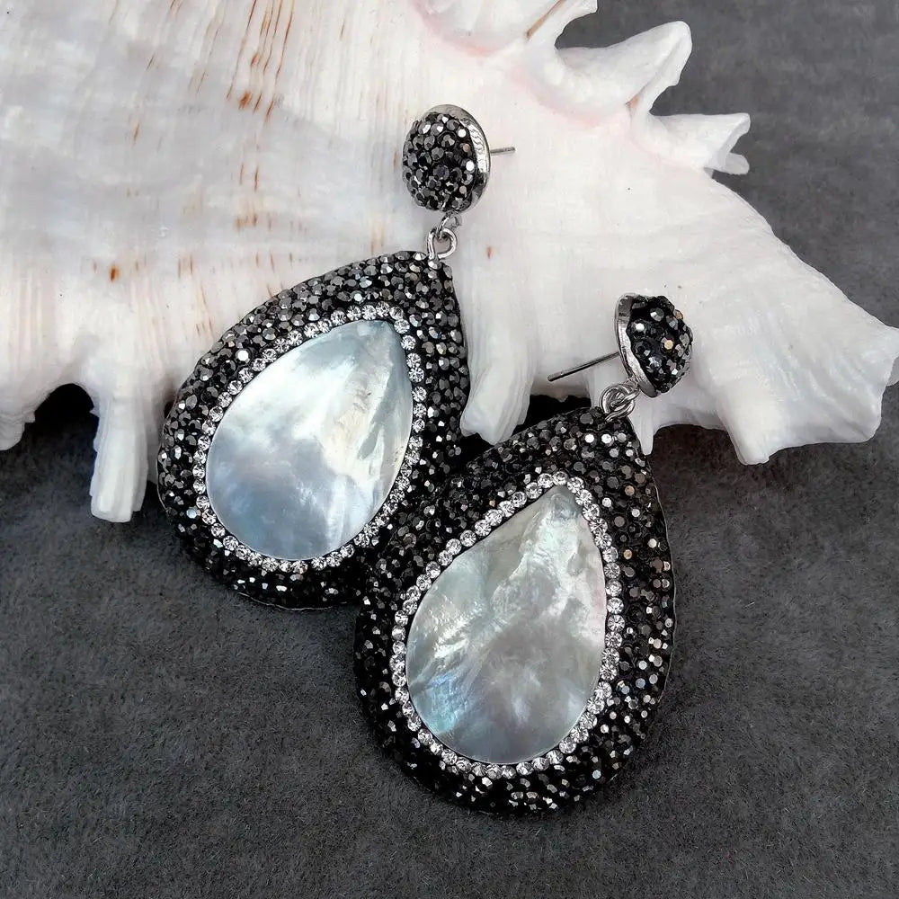 Seashell teardrop earrings