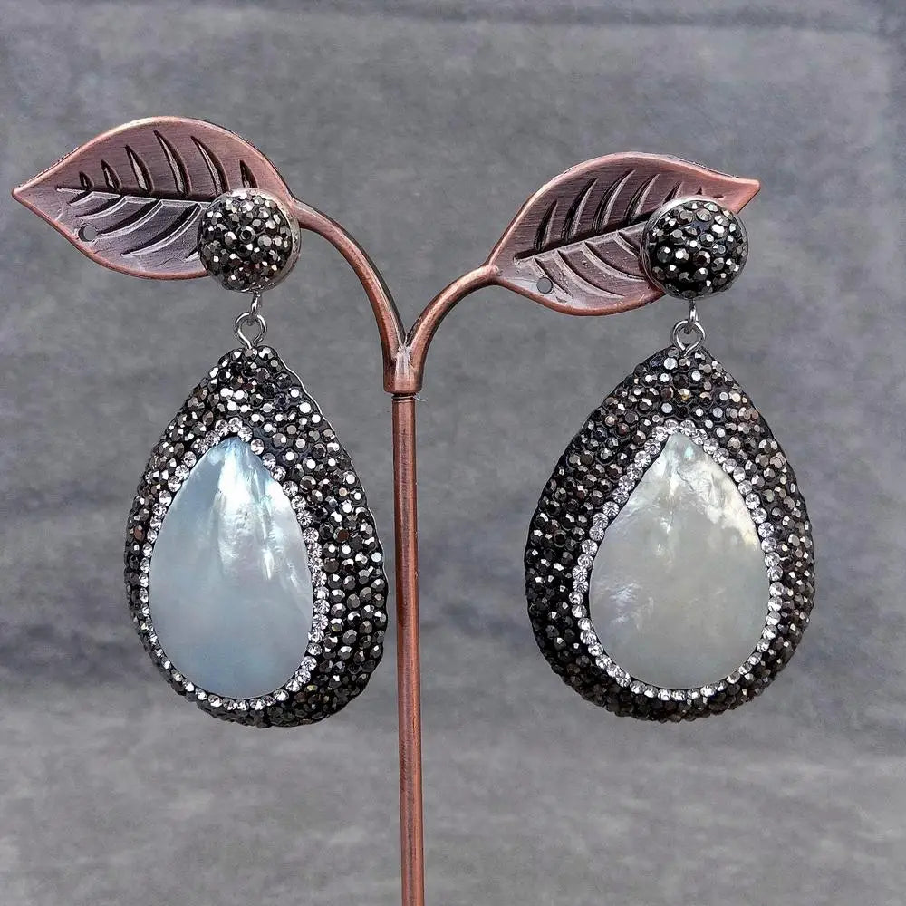 Seashell teardrop earrings