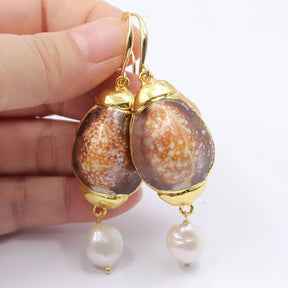 Seashell Earrings With Natural Pearl