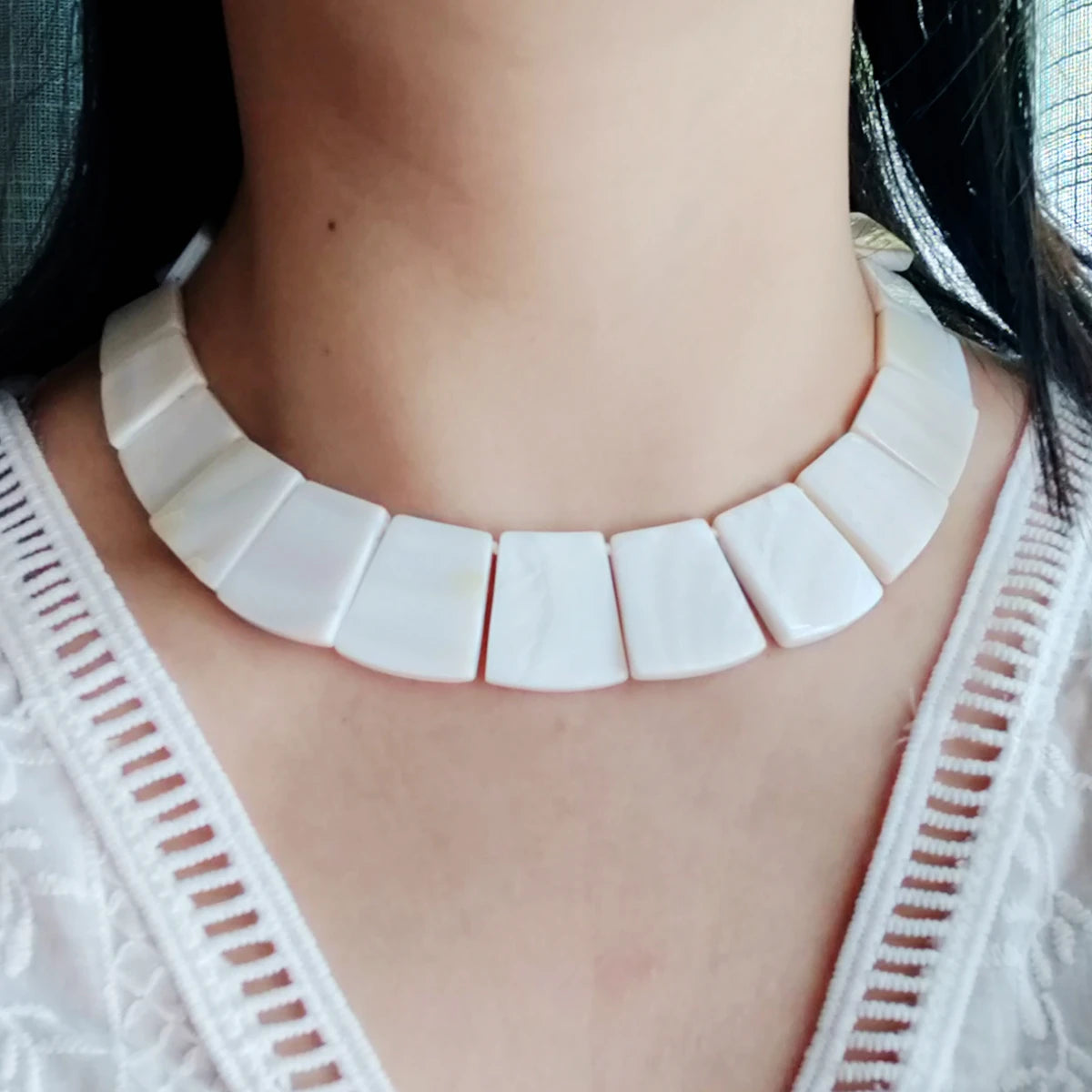 Thick Shell Choker Necklace