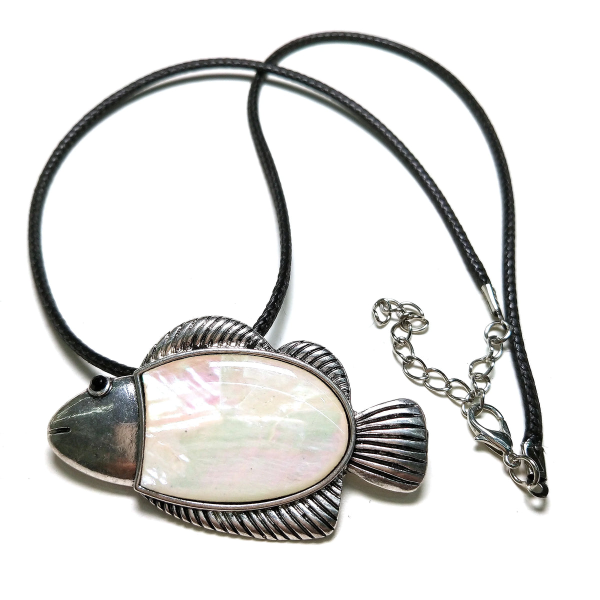 Mother of pearl fish pendant necklace