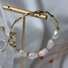 Modern Pearl Bracelet