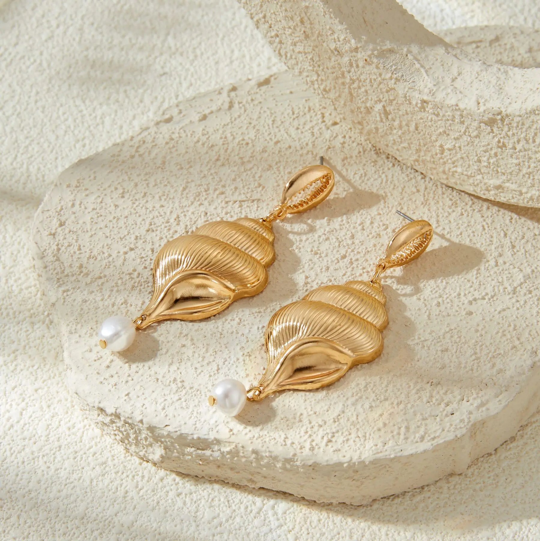 Gold Conch Necklace and Earrings Set