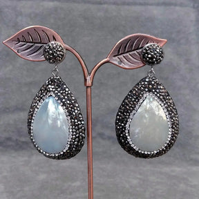 Seashell teardrop earrings