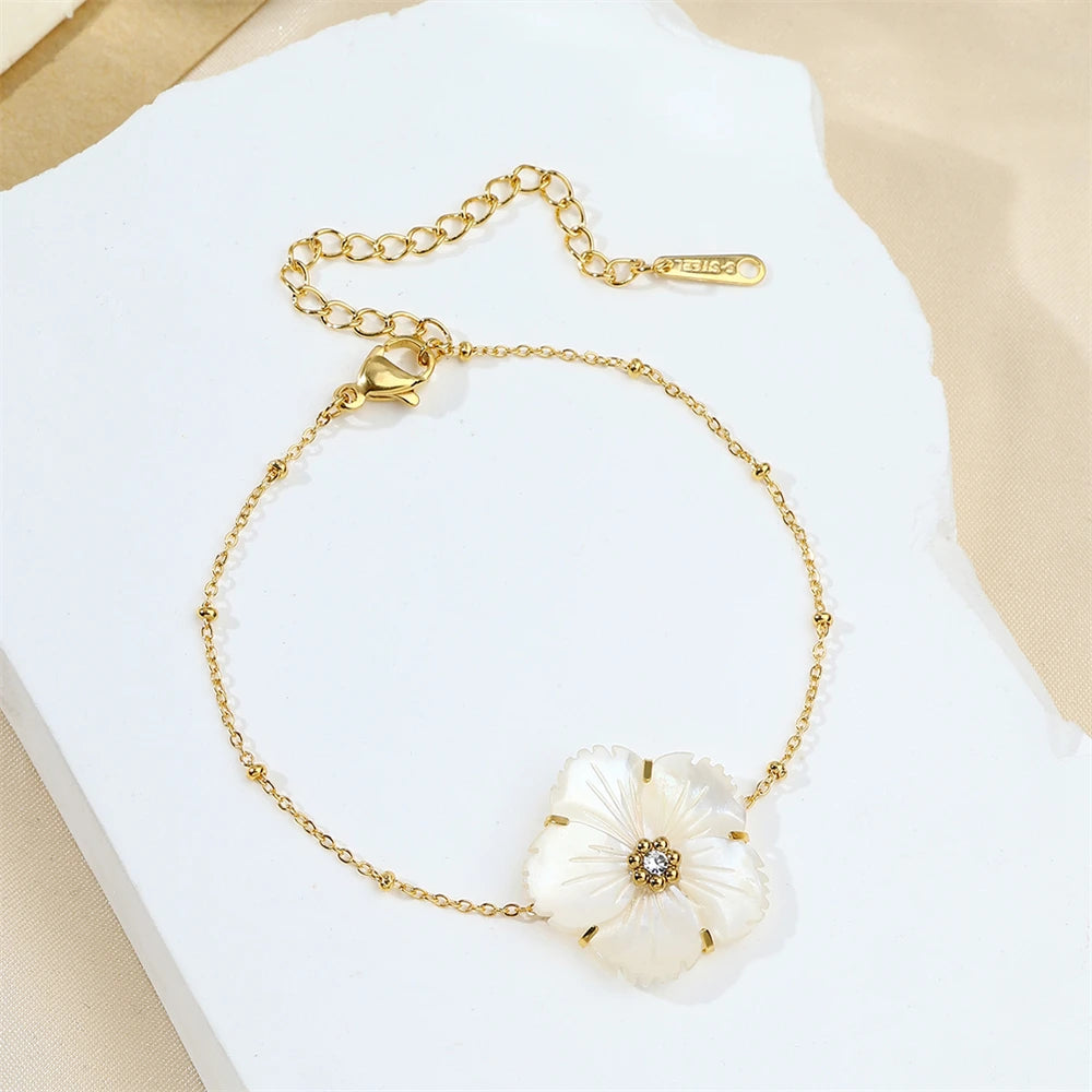 Delicate Flower Shaped Shell Bracelet